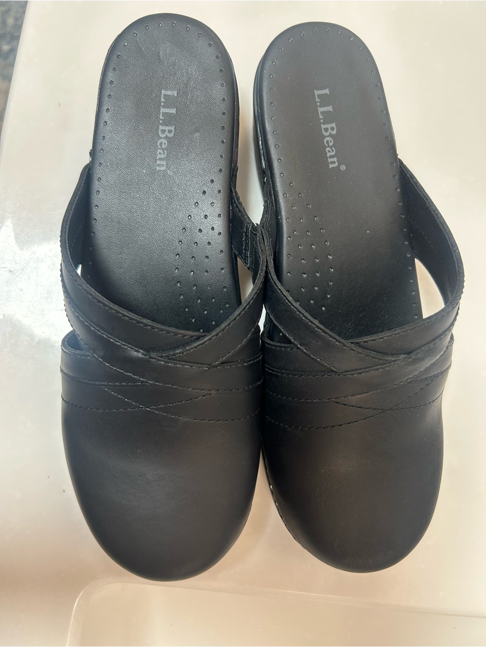 L.L. Bean women’s classic black leather clogs crisscross DEsign NWOB Size 38(7.5